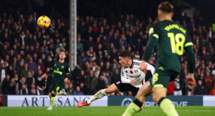 Fulham 2-1 Brentford: Cambio decisivo; Doble en 15 minutos